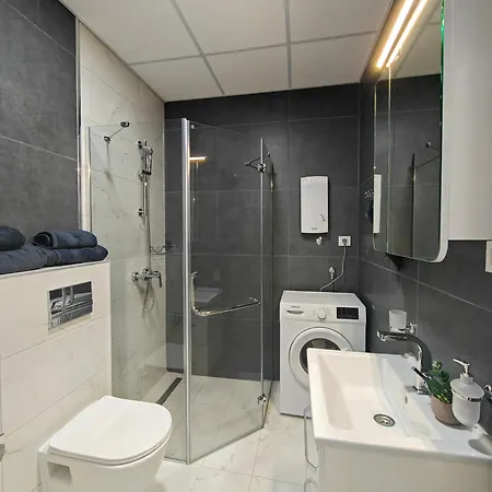 Art Apartments-free Parking-city Center Apartment