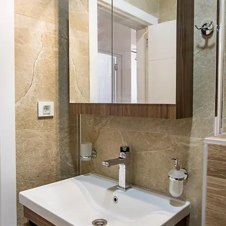 Art Apartments-free Parking-city Center Apartment *