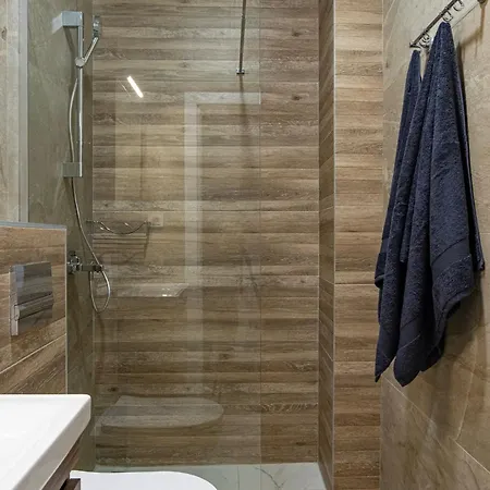 Art Apartments-free Parking-city Center *