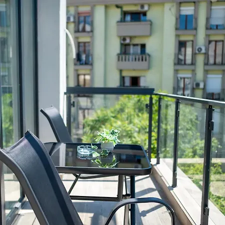 Art Apartments-free Parking-city Center Apartment