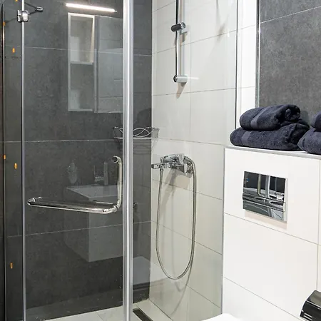 Art Apartments-free Parking-city Center *