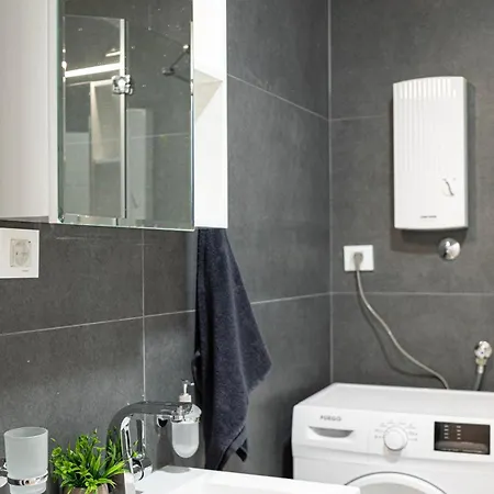 Art Apartments-free Parking-city Center Apartment