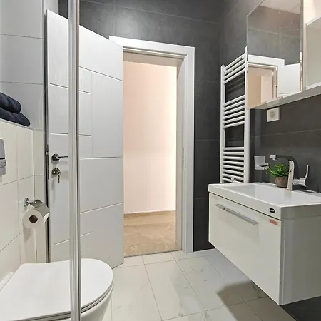 Apartment Art Apartments-free Parking-city Center *
