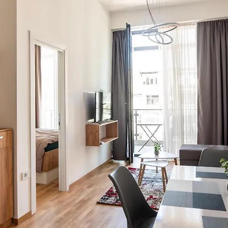 Apartment Art Apartments-free Parking-city Center *