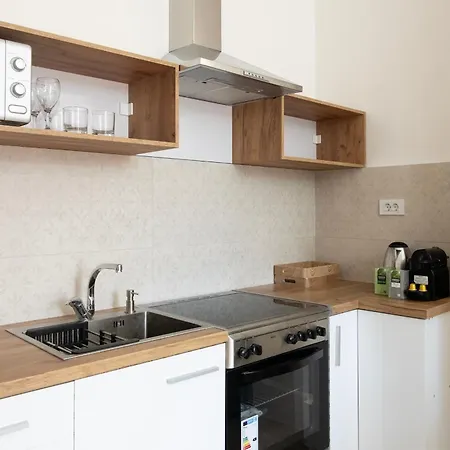 Art Apartments-free Parking-city Center Apartment