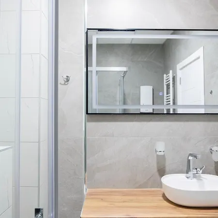 Art Apartments-free Parking-city Center Apartment