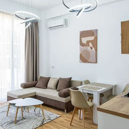 Art Apartment *