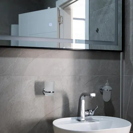 Art Apartments-free Parking-city Center
