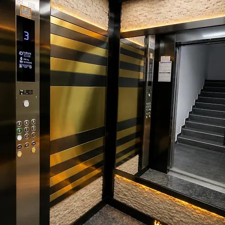 Art Apartments-free Parking-city Center Apartment *